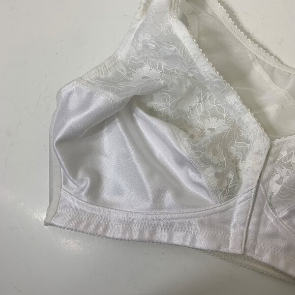 Exquisite Form White Lace Wireless Front Close Back and Posture Support Bra - Si - Picture 2 of 6